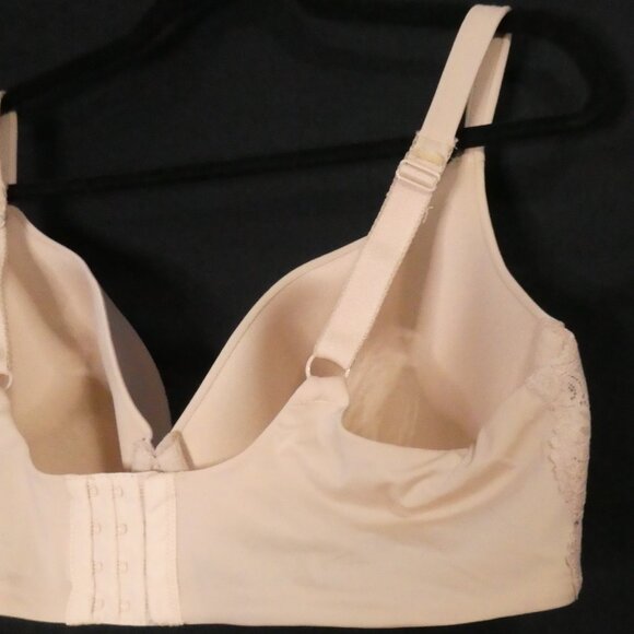 AG - ASHLEY GRAHAM | 40 DDD | Beige Seamless Bra With Lace Detail - Picture 8 of 13